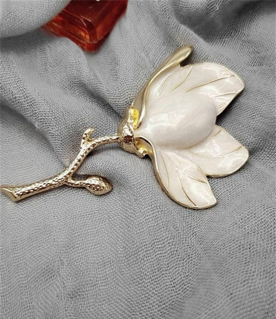 ZXCVWWE White Magnolia Flower Brooch Flowers Lapel Pin Brooch Enamel Pin Elegant Magnolia Flower Brooch Pin Coats Jackets Sweaters Accessories Badge Pin Jewelry Gifts Best